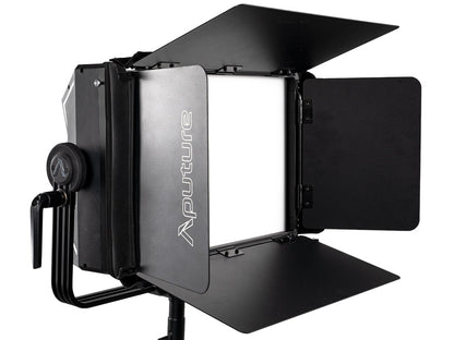 Aputure Nova P300c Barn Door instalat